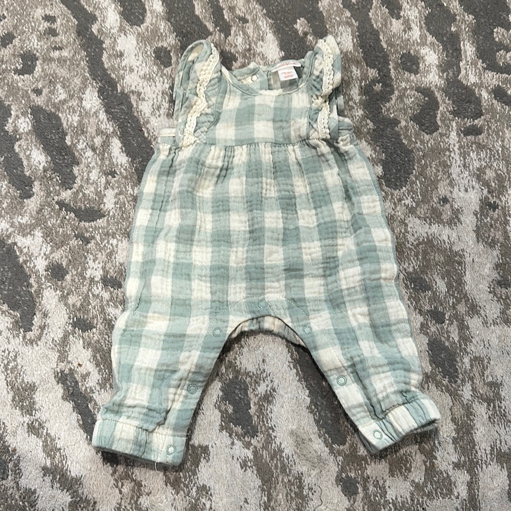 Checkered sage/ beige jumpsuit Newborn